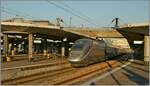 In der Abendsonne wartet ein SNCF TGV in Mulhouse auf die Abfahrt nach Paris Gare de l'Est.