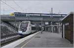 TGV Luxemburg - Montpellier und TER 895054 in Belfort-Montbéliard TGV bzw Meroux TGV, bei Bahnhöfe befinden sich am selben Ort.