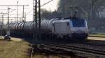 37030 hat einen Kesselwagenzug am Haken.
