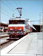 Die SNCF 15043 wartet in Luxembourg mit ihrem IC nach Paris Est auf die Abfahrt.