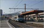 Die SNCF BB 22214 verlässt Chambéry-Challes-les-Eaux mit einem TER aus  Corail -Wagen.