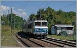 Die SNCV BB 22391 ist mit einem TER von Genève nach Lyon kurz nach der Grenze bei Pugny-Chancy unterwegs.