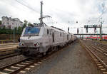   Die Akiem 37053, sowie die kalten Akiem 37024 und Akiem 37035, drei Alstom Prima EL3U, fahren mit einem (wohl leeren) Kohlezug am 01.10.2017 durch den Bahnhof Gießen in Richtung Norden.