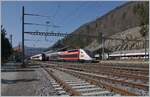 Der TGV Lyria, Rame 4722 verlässt Vallorbe in Richtung Lausanne.