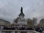 (166'962) - Demkmal auf dem Place de la R�publique am 16.