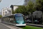 . Strasbourg - Eine Bombardier Eurotram der CTS (Compagnie des transports strasbourgeois) fhrt am 30.10.2011 durch die Avenue de la Paix in Straburg. (Jeanny)

53 Bombardier Eurotrams sind zur Zeit in Straburg im Einsatz. 

Fr die Erffnung der Straenbahn 1994 wurde ein eigener, neuer Fahrzeugtyp entworfen. Zielvorgaben waren die vollstndige Niederflurigkeit des Fahrzeugs sowie – entsprechend der hohen Bedeutung der Gestaltung – ein individuelles Design. In Zusammenarbeit zwischen der italienischen Firma Socimi und dem stdtischen Verkehrsbetrieb CTS (Compagnie des transports strasbourgeois) entstand die Eurotram. Auffllig ist die Frontpartie mit einer groen, gewlbten, einteiligen Scheibe. Entsprechend der Vorstellung eines  rollenden Gehwegs  sind auch die Fenster im Fahrgastbereich auergewhnlich gro. Die Eurotram ist modular aufgebaut. Zwischen den Kopfmodulen mit der Fahrerkabine befinden sich abwechselnd schwebende Wagenhauptteile und kurze Gelenkmodule mit dem Fahrwerk. 

Zur Erffnung der Linie A wurden 1994 und 1995 insgesamt 26 Gelenkwagen der Eurotram in der achtachsigen Version beschafft. Diese Wagen sind 33,1 Meter lang und knnen 210 Fahrgste transportieren. Fr die zweite Ausbaustufe des Netzes bestellte die CTS zwischen 1998 und 2000 weitere Fahrzeuge: Socimi lieferte weitere 10 achtachsige und 17 zehnachsige Gelenktriebwagen. Die auch als  Jumbotram  bezeichneten Zehnachser sind 43,05 Meter lang und bieten Platz fr 270 Fahrgste. Im Betrieb bewhrten sich die Fahrzeuge, Details stieen aber auf Kritik: So bentigen die breiten, einteiligen Tren lange ffnungs- und Schliezeiten und verlngern die Haltezeiten. Die grozgige Verglasung heizt bei Sonneneinstrahlung die Fahrerkabine auf.

Die technischen Daten des Eurotram/Bombardier Flexity Outlook E:

7-teilig - ZR / Strasbourg

Baujahre: 1994 – 1996 / 1998 - 1999	
Anzahl gebauter Fahrzeuge: 36 	 
Hersteller (mechanischer Teil): ABB / ADtranz 
Hersteller (elektrische Ausrstung): ABB / ADtranz 
Radsatzfolge: Bo+Bo+Bo+2	 
Hchstgeschwindigkeit: 60 km/h
Lnge (Wagenkasten): 33.100 mm
Breite: 2.440 mm
Hhe: 3.100 mm	  	 
Drehgestellmittenabstand: 9.900 mm 	  	  	  	  	  	 
Sitzpltze: 66 
Stehpltze (4Pers./m): 134
Befrderungskapazitt: 200 

9-teilig - ZR / Strasbourg (Jumbotram)

Baujahre: 1998-2000	
Anzahl gebauter Fahrzeuge: 17
Hersteller (mechanischer Teil): ADtranz 
Hersteller (elektrische Ausrstung): ADtranz 
Radsatzfolge: Bo+Bo+Bo+Bo+2	 
Hchstgeschwindigkeit: 65 km/h
Lnge (Wagenkasten): 43.000 mm
Breite: 2.440 mm
Hhe: 3.100 mm	  	 
Drehgestellmittenabstand: 9.900 mm 
Sitzpltze: 92 
Stehpltze (4Pers./m): 178
Befrderungskapazitt: 270
	  

  



