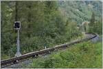 514-saint-gervais-8211-vallorcine/710265/alpen-m233tro-martigny---vallorcine---chamonix Alpen-Métro (Martigny) - Vallorcine - Chamonix - St-Gervais ist neuerdings mit 'Schweizer'-Signalen ausgestattet, dies obwohl sie von der SNCF betrieben wird und es z.Z keine durchgehenden Züge Martigny - Vallorcine - St-Gervais gibt. Das Bild das Einfahrvorsignal und das Einfahrsignal von Montroc Le Planet (Seite Chamonix) in der Stellung Halt erwartet bzw. Halt. 

25. August 2020