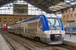   Der  B 81645 - B 81646  Touloubre  ein vierteiliger Hybrid BGC-AGC-Triebzug (bimode) der SNCF TER Provence-Alpes-Côte d'Azur ist am 25.03.2015 in den Bahnhof Marseille Saint-Charles