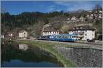 Der  Assosiation l'autrail X2800 du Haut Doubs  X 2816 mit Beiwagen erreicht im Rahmen einer Ostersonderfahrt in Kürze sein Ziel Morteau.