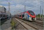 In Annemasse erreichen die SNCF Coradia Polyvalent régional tricourant Z 31501 und der Z 31 539 nach Evian den Bahnhof.