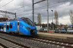 Von Coppet nach Annemasse: SNCF Triebzug 31545 mit dem Schloss Coppet im Hintergrund.