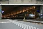 TGV Lyria nach Paris in der Bahnhofshalle von Bern.