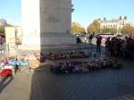 (166'686) - Blumen zum Gedenken an die Terroropfer vom 13.