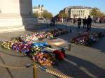 (166'710) - Blumen zum Gedenken an die Terroropfer vom 13.