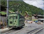 Die eher wenig attraktive Rückseite der WAB He 2/2 56. Das die He 2/2 ihr Züge Bergwärts immer schob, ist diese Ansicht eher weniger oft zu sehen. 
Das Bild entstand in Lauterbrunnen. 

23. Juli 2024