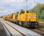 277 804-1  Wiebe-Lok Nr. 14  stand am Nachmittag mit Bauzug in Rostock-Bramow.24.08.2025