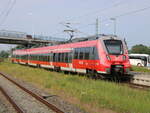 442 80 als S3(Warnemünde-Güstrow)bei der Ausfahrt in Warnemünde-Werft.11.06.2022