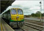 Weniger die etwas im Schatten stehende CC 216 als das zierliche Signal am rechten Bildrand bewogen mich zum Hochladen dieses Bildes aus Limerick Junction.
4. Okt. 2006