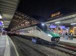 Der FS Trenitalia ETR 610 004 in der neuen eC Farbgebung verlässt als EC 47 Lausanne mit dem Ziel Milano.

17. Jan 2024