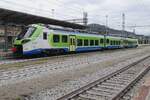 luino/776566/trenord-et-103-020-steht-am-29 TreNord ET 103-020 steht am 29 Mai 2022 in Luino.