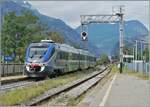 Der FS Trenitalia Aln 501/502 056 MD  Minuetto  verlässt den Bahnhof von Pont S.Martin.