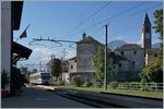 Im Bahnhof von Trontano kommt der Ferrovia Vigezzina SSIF ABe 4/6 64 an. 
7. Okt. 2016