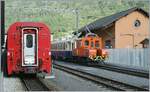 Die als Bernina Bahn Vorspannlok gebaute und damals bei der Aufnahme 99 Jahre alte Ge 2/2 162 rangiert in Tirano einen Salon-Wagen.
