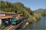 Ein Regionalzug mit einem ALe 668 an der Spitze und zwei Ale 663 (davon der ALe 663 1123 als Schlussläufer) auf der Fahrt Richtung Aula kurz nach der Ponte della Maddalena.