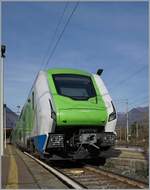 Der Trenord ETR 522 844 ROCK (UIC 94 83 4522 844-9 I-TN) wartet in Domosossola auf seinen nächsten Einsatz, welcher ihn als Regionalzug nach Milano führen wird.

13.11.2025