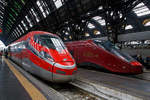 Zwei unterschiedliche italienische Hochgeschwindigkeitszge nebeneinander am 14.09.2017 im Bahnhof Milano Centrale....