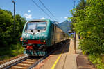   Die Trenitalia E.464.529 am am 03.08.2019 mit einem Regionalzug von Domodossola nach Novara beim Halt im Bahnhof Vogogna (Stazione Ferroviaria di Vogogna Ossola).