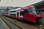 Triebzug 2411, Alstom Corodia Max, steht Abfahrtbereit im Bahnhof von Luxemburg, um die Strecke nach Diekirch zu bedienen. 15.10.2024
Seit dem 28.09. sind die ersten Triebzüge der BR 2400 im regulären Einsatz auf der Strecke Luxemburg – Diekirch.
