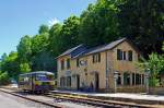 Faszination Museumsbahn - “Train 1900” in Fond de Gras     Der wunderschne Museums-Bahnhof Fond de Gras am 16.06.2013, vor ihm steht der Uerdinger Schienenbus 551.669 (ex  Chemin de fer