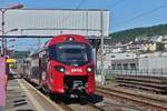 Triebzug 2418 steht Abfahr bereit im Bahnhof von Wiltz, muss weil die Strecke Eingleisig ist, nur abwarten bis der Gegenzug aus Kautenbach in den Bahnhof von Wiltz einfhrt. 24.06.2024