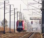 CFL Triebzug 2204, unterwegs als RB 4712, nähert sich am 14.02.2019 aus Richtung Hollerich dem Bahnhof von Leudelange, nach einem kurzen Halt bedient er die Strecke weiter bis Rodange.