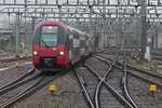 CFL 2201 aus Petange kommend fährt in den Bahnhof von Luxemburg ein (Hans) 19.12.2023