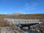 (191'397) - Mount Ruapehu mit Br�cke und Bergbach am 25. April 2018 bei Whakapapa