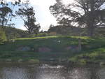 (190'985) - Hobbiton-Landschaft mit See am 22.