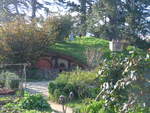 (190'993) - Hobbiton-Haus am 22. April 2018 bei Hinuera