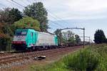 CoBRa 2838 schleppt ein leeren Containerzug nach Antwerpen und passiert am 23 Augustus 2019 Hulten.