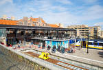 
Der kleine aber sehr schmucke Bahnhof Zandvoort aan Zee ein Blick auf die Gleiseite am 31.03.2018. Der Bahnhof ist ein zweigleisiger Kopfbahnhof.