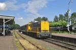 Am 8 Juli 2017 treft 2205 mit ein Pendelzug aus Kerkrade in Simpelveld ein während die ZLSM Dampftage.