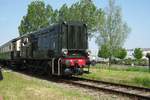 Am 16 Mai 2012 rangiert ex-NS 521 mit ein 'Blokkendoos' in Goes bei der SGB.