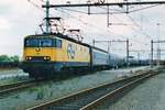 NS 1301 steht mit der EN DONAUWALTZER in Amsterdam-Watergraafsmeer am 1 Oktober 1994.