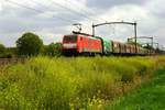 Am 26 April 2019 durchfahrt ein Stahlzug mit 189 072 Oisterwijk.