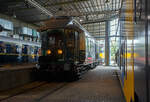 Der lteste elektrische Triebwagen der Niederlande, der ZHESM 6 mBC der Zuid-Hollandsche Electrische Spoorweg-Maatschappij (Sdhollndischen Elektrischen Eisenbahn-Gesellschaft), spter NS BC 9911, am
