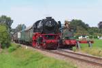 Beim Bahnbergang in Lieren wurde am 3 September 2023 41 241 mit Dampfpendelzug whrend Terug naar Toen 2023 fotografiert.