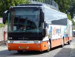 Van Hool TX16 von effeweg.nl aus den Niederlanden mit Anhänger im Stadthafen Sassnitz.