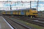 Gelber Roter Teufel: Ex-NS 151 macht Rangierfahrten in Amersfoort am 21 April 2024.