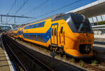 Der sechsteilige NS VIRM Regiorunner (VIRM-VI) 8608 der Nederlandse Spoorwegen N.V. (Niederländische Eisenbahn AG), ex DD-IRM IV NS 8408, am 29 April 2025 im Bahnhof Arnhem Centraal (Arnheim Hbf). VIRM steht für Verlengd InterRegio Materieel (verlängerte IRM). 

In den 1980er Jahren plante die NS eine radikale Vereinfachung des Personenverkehrs-Angebots: Die bestehenden Zuggattungen sollten zu drei Gattungen, nämlich Regionalzug (stoptrein), Interregio und Intercity zusammengeführt werden. Für den Interregio sollte das erforderliche Rollmaterial neu entwickelt werden. Das Resultat war die Baureihe DD-IRM. Nach einer weiteren Vereinfachung, bei welcher die Gattung Interregio im Intercity aufging, wurde der DD-IRM zum typischen niederländischen Intercity-Zug.

1994 begann die Auslieferung der neuen IRM-Züge. Hersteller waren die Waggonfabrik Talbot in Aachen (1995 von Bombardier Transportation aufgekauft) 34 dreiteilige und 47 vierteilige Züge wurden gebaut. Weil Talbot nicht genügend Kapazität hatte wurde die Fertigung von 47 Wagen Typ ABv5 bei De Dietrich Ferroviaire aus Reichshoffen (Elsass) ausgelagert. Die Drehgestelle wurden von Schweizerische Industrie-Gesellschaft (SIG) in Neuhausen am Rheinfall (CH) und Stork RMO (NL) geliefert.

Weil die Transportkapazitäten insbesondere der dreiteiligen Züge bald nicht mehr ausreichten, entstand die erste Serie (VIRM-1) durch die Erweiterung des DD-IRM, der interregionalen Doppelstockausrüstung ( Regiorunner“). Umbauprogramm startete 2002 alle Dreiteiler bekamen einen zweiten Zwischenwagen verpasst und so zu vierteiligen Zügen verlängert, die bisherigen Vierteiler wurden mit zwei Zwischenwagen (davon einem angetriebenen) zu Sechsteiligen Zügen gestreckt. Bombardier fertigte die Aufbauten in seinem Görlitzer Werk die Drehgestelle im Werk Siegen, die Umbauten fanden im ehemaligen Talbot Werk in Aachen statt. Die so umgebauten Züge hießen ab nun Verlengd InterRegioMaterieel (verlängerte IRM): VIRM-IV als Vierteiler, VIRM-VI als Sechsteiler.

Zu den Umbauten wurden auch weitere „neue“ komplette vier- und sechsteilige VIRM-Triebzüge gebaut. Die NS hat so nun insgesamt 178 elektrische Doppelstock-Triebzüge VIRM, davon 98 des vierteiligen Zugtyps (VIRM-IV) und 80 des sechsteiligen Zugtyps (VIRM-VI). 

TECHNISCHE DATEN der VIRM-VI (Sechsteiler der Series 8600/8700)
Hersteller (mechanischer Teil): Bombardier Transportation, ex Talbot, Aachen Hersteller (elektrische Ausrüstung): Holec, heute Eaton Industries GmbH
Baujahre: 1994 bis 1496 (als vierteilige ET)
Umbau (Verlängerung) in sechsteilig: 2002 bis 2005 (dieser 2003)
Spurweite: 1.435 mm (Normalspur)
Achsformel: 2'Bo' + 2'2' + 2'Bo' + 2'2' + 2'2' + Bo'2'
Konfiguration (Serie 8600): mBvk1 – ABv5 – mBv7 – ABv6 – ABv4 – mBvk2
Länge über Puffer: 162.060 mm
Länge der Endwagen: 27.290 mm
Länge der Mittelwagen: 26.500 mm
Drehzapfenabstände: 20.000 mm
Breite: 3.020 mm
Höhe: 4.670 mm
Achsabstand in den Triebdrehgestellen: 2.750 mm
Achsabstand in den Laufdrehgestellen: 2.500 mm
Treib- und Laufraddurchmesser: 920 mm (neu) / 840 mm (abgenutzt)
Dienstgewicht: ca. 351 t
Höchstgeschwindigkeit: 160 km/h (Planmäßig 140 km/h) 
Stundenleistung: 6 × 402 kW = 2.412 kW
Stromsystem: 1,5 kV DC
Sitzplätze: 	1. Klasse 129–132 / 2. Klasse 438–442 / Klappsitze 26
Kupplung: Scharfenberg
